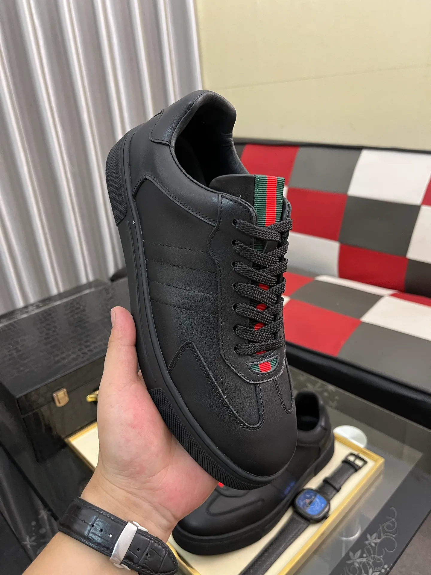 Men's shoes 💰400⌚️⌚️Gucci •Gucci original quality.~ Unique modern style sneakers. 🏃A must-have casual shoe for trendy men😍😍 Original brand imported from Italy, imported original leather, sheep lining (refuses to discolor and grind feet) Sole: Original sole provided by the original factory, French lazy style design ⚠️Fit to the feet, original quality, super comfortable original sole. Just like shooting the real thing🎬The real thing is better, code number: 38-442️⃣colors available